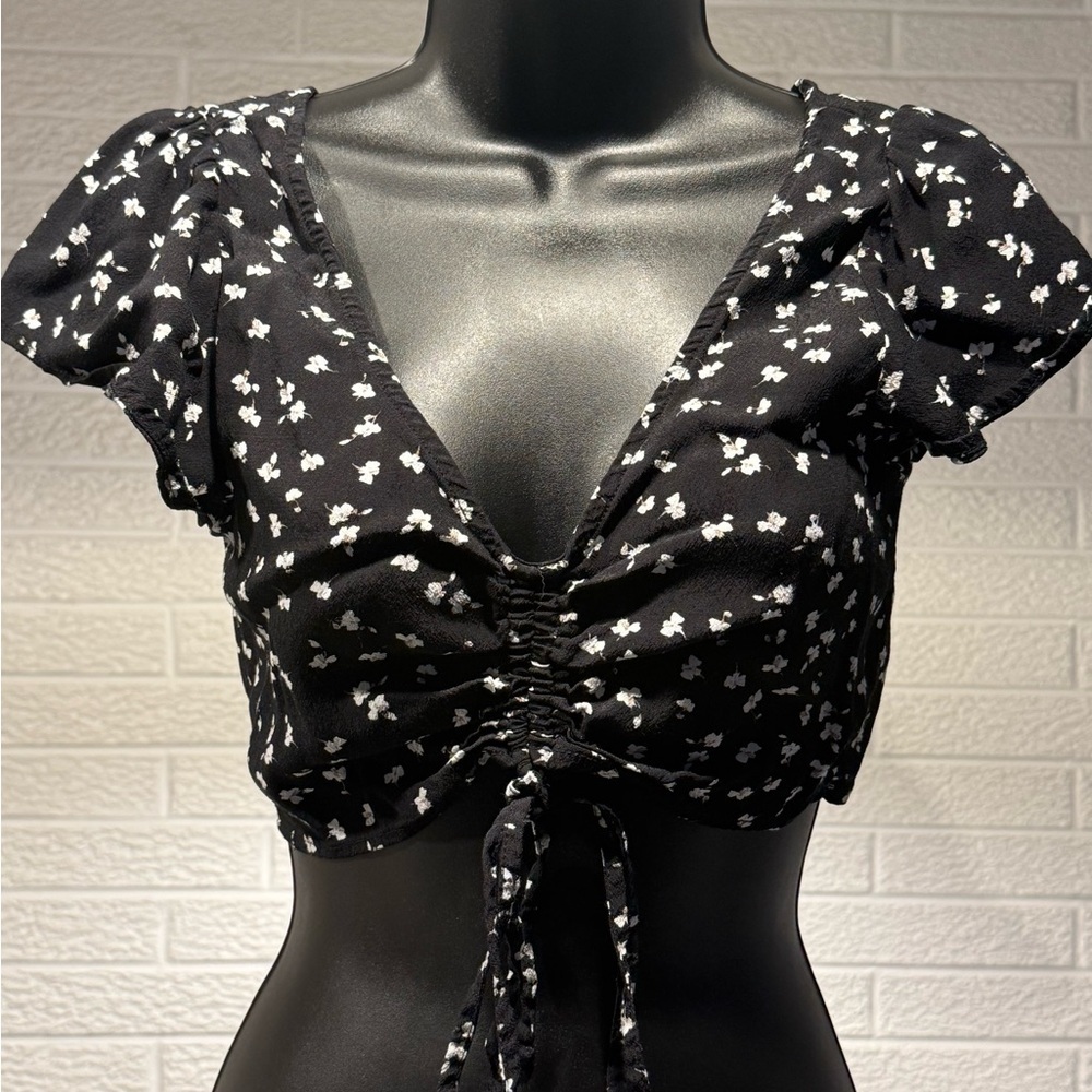 Garage Black and White Ruched Crop Blouse‎
